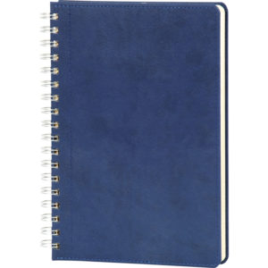 PT-151 Spiralli Tarihsiz KARELİ Defter 20x28 cm İç Kağıtlar Boyutu: 20x28 cm Kağıt Cinsi: 80 gr. Krem Kağıt 240 Sayfa -Kareli Termo Deri Kapak